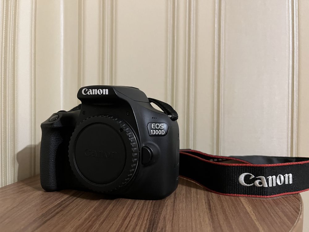 Продам фотоапарат Canon EOS 1300D 18-55mm III