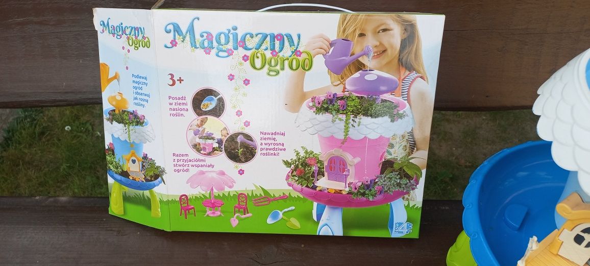 Magiczny ogród dla dziewczynki konewka grabki łopatka