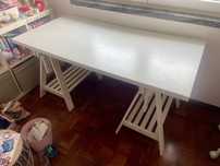 Secretaria / cavaletes / tampo ikea