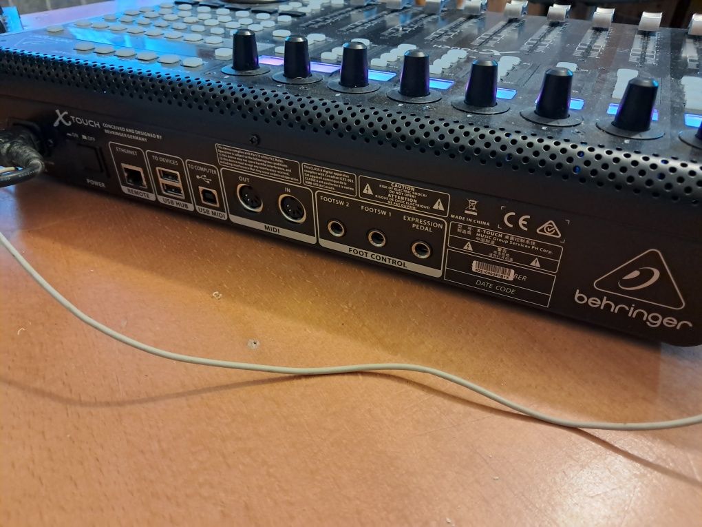 Behringer x-touch