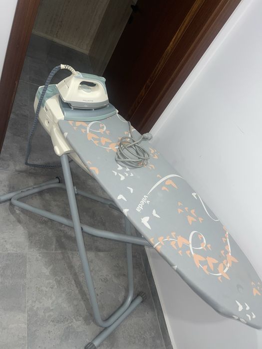 Tábua encorporada com ferro Rowenta profissional