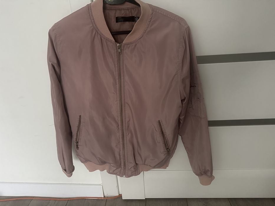 Бомбер куртка stradivarius