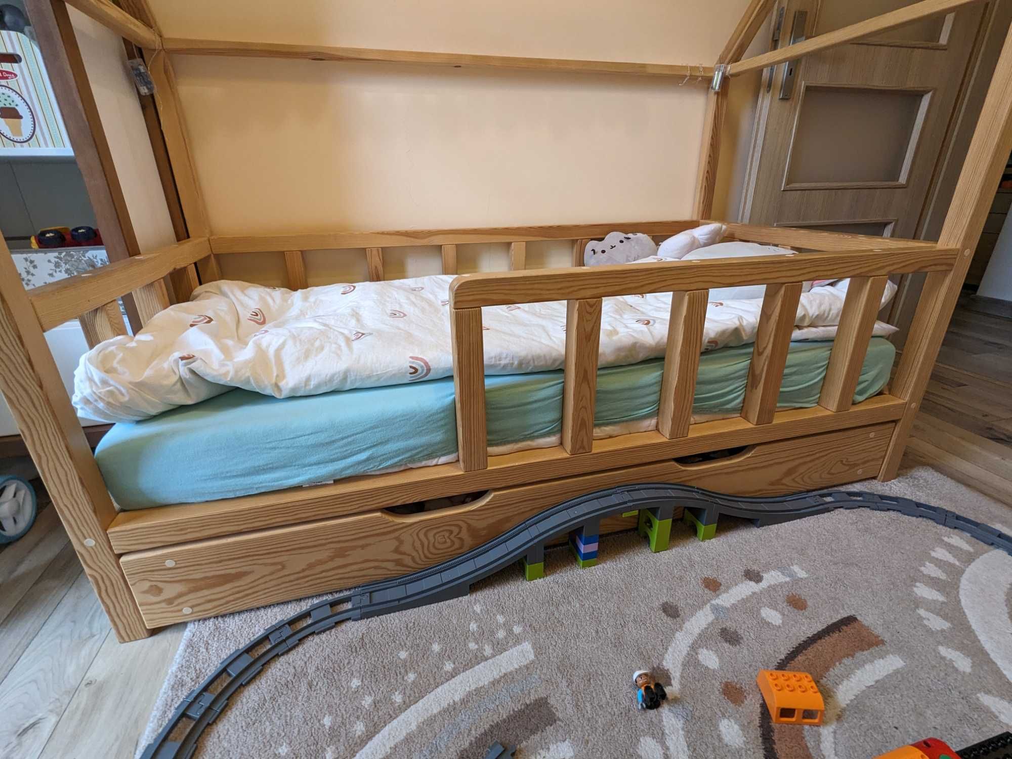 Łóżko łóżeczko dziecięce domek z kominem 160x80 z szufladą i materacem