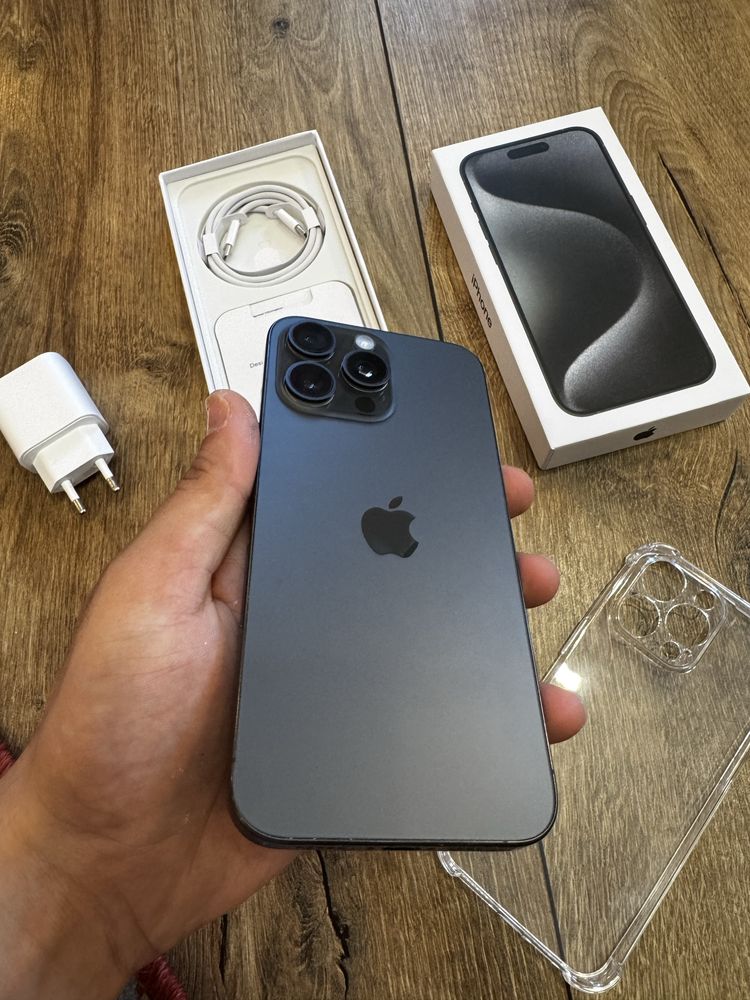 Iphone 15 pro max практически новый