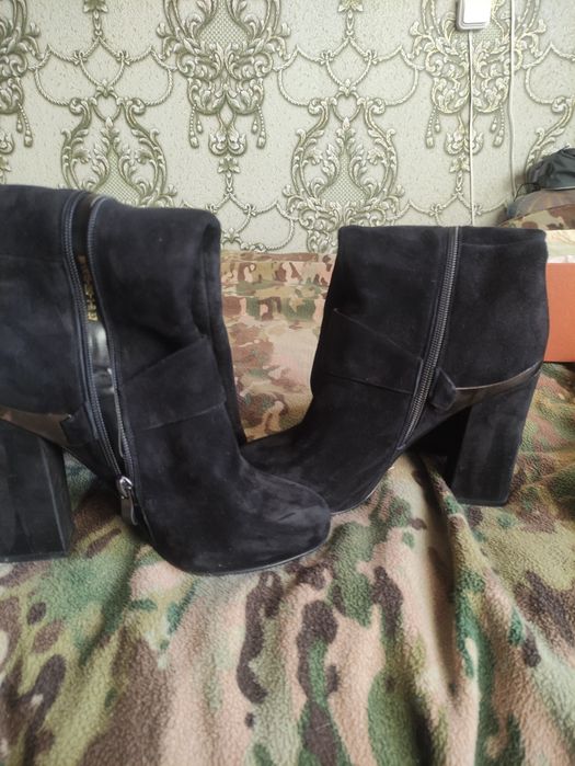 Чобітки жіночі 37 розмір