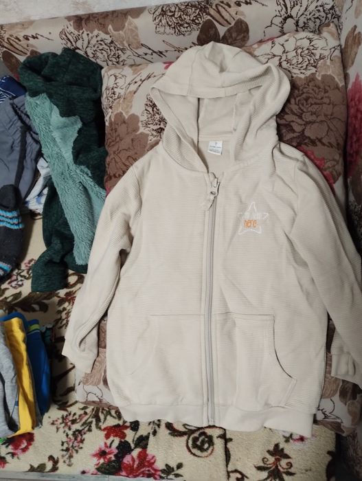 Одяг дитячий різний 104-110.Комплект. За все 650, домашній одяг відам