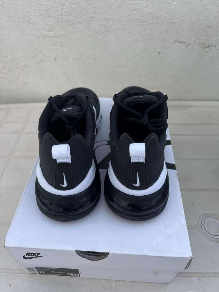 Nike 270 React.