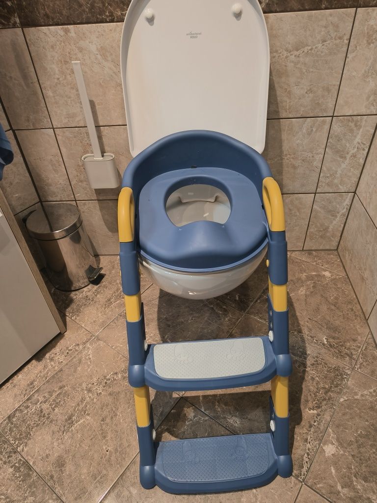 Nakładka dla dzieci ze schodami.