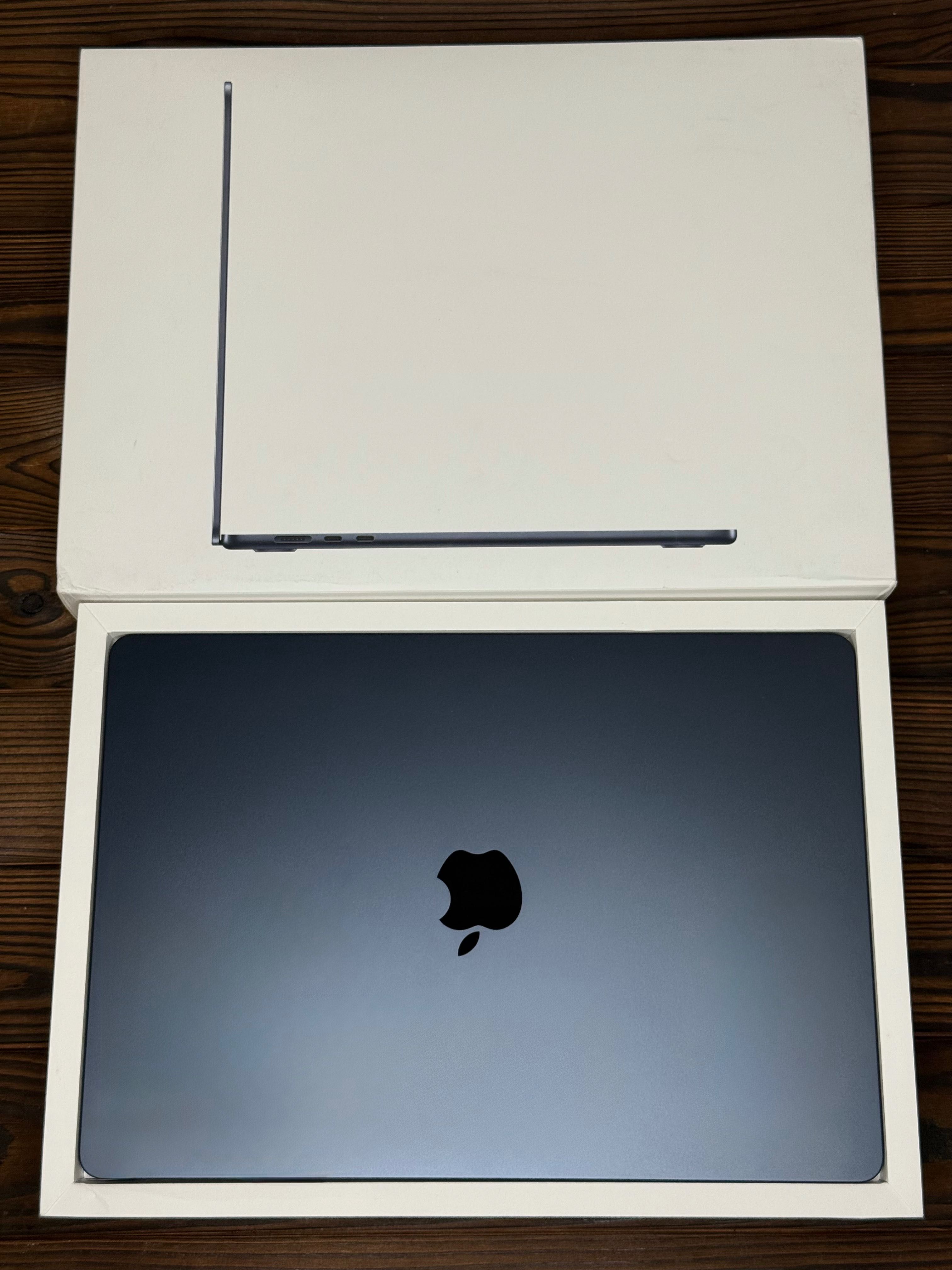 Macbook Air 15 2024 M3 16ram 512 Midnight MXD43 1.100$
