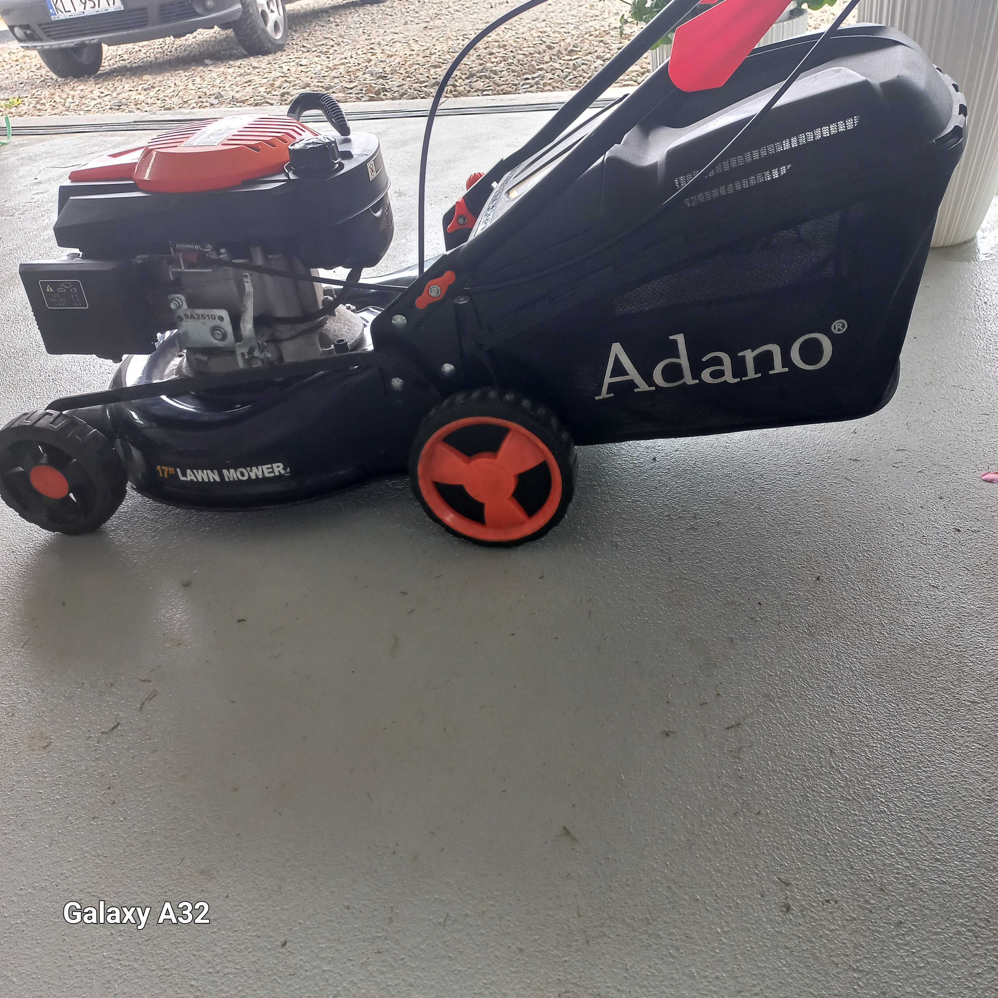 Kosiarka Adano z napędem i koszem