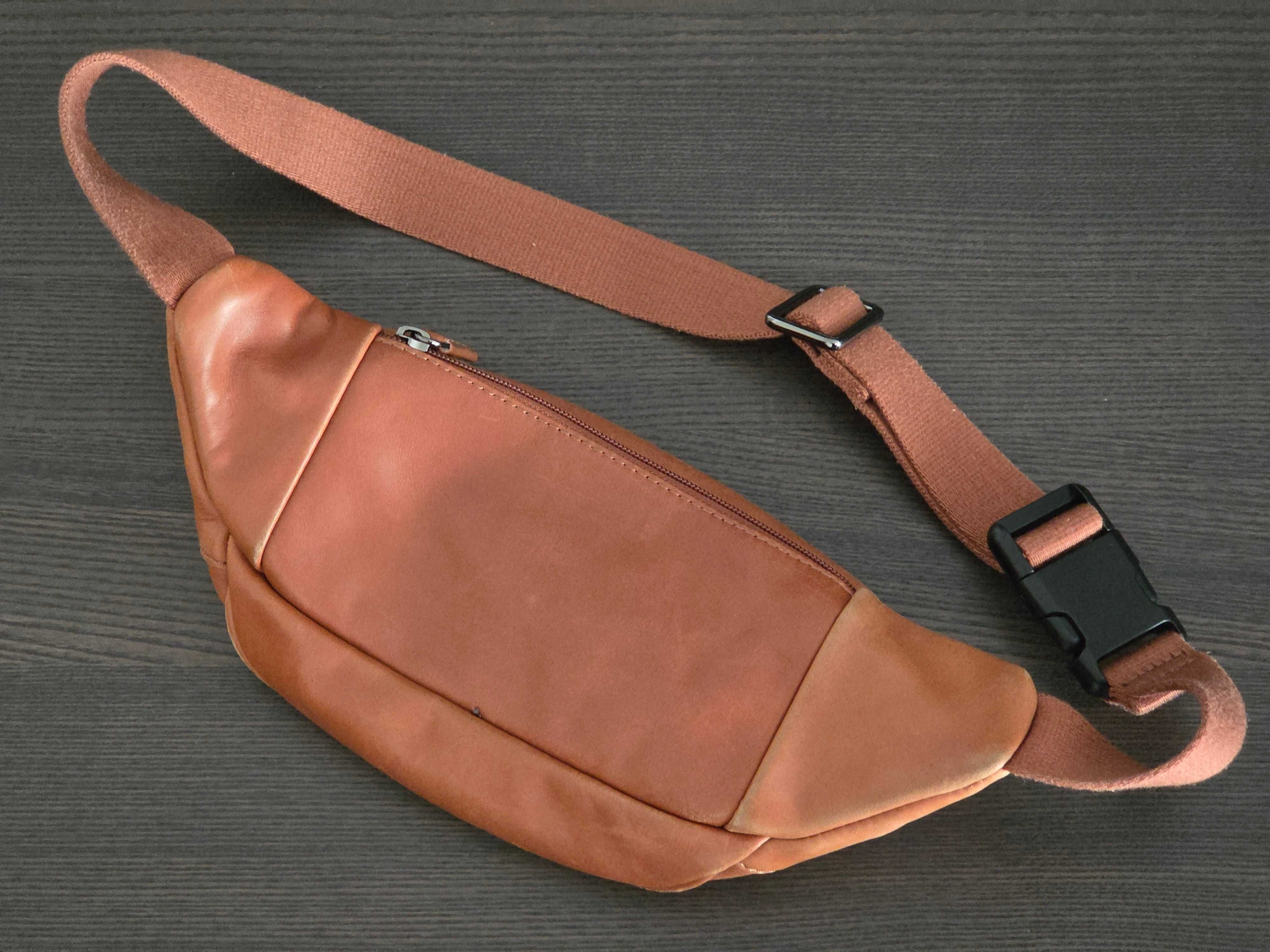 Bolsa de cintura em cabedal David William