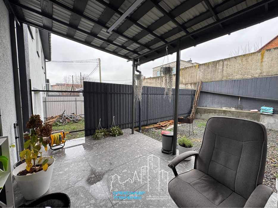 Сучасний котедж з ремонтом на МІКРОРАЙОНІ