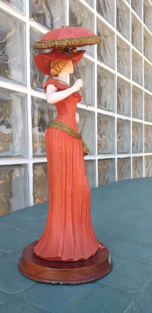 Estatueta em ótimo estado de conservação