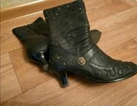Продам чобітки з натуральної шкіри.