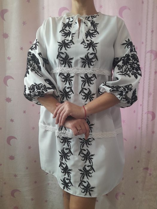 Сукня вишита бісером.