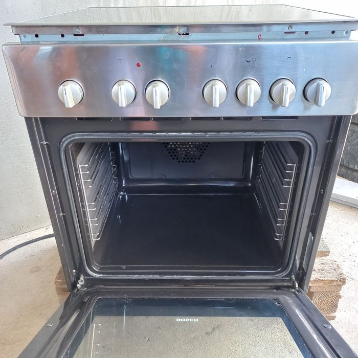 Духовий шкаф з  газовою варочною поверхнею