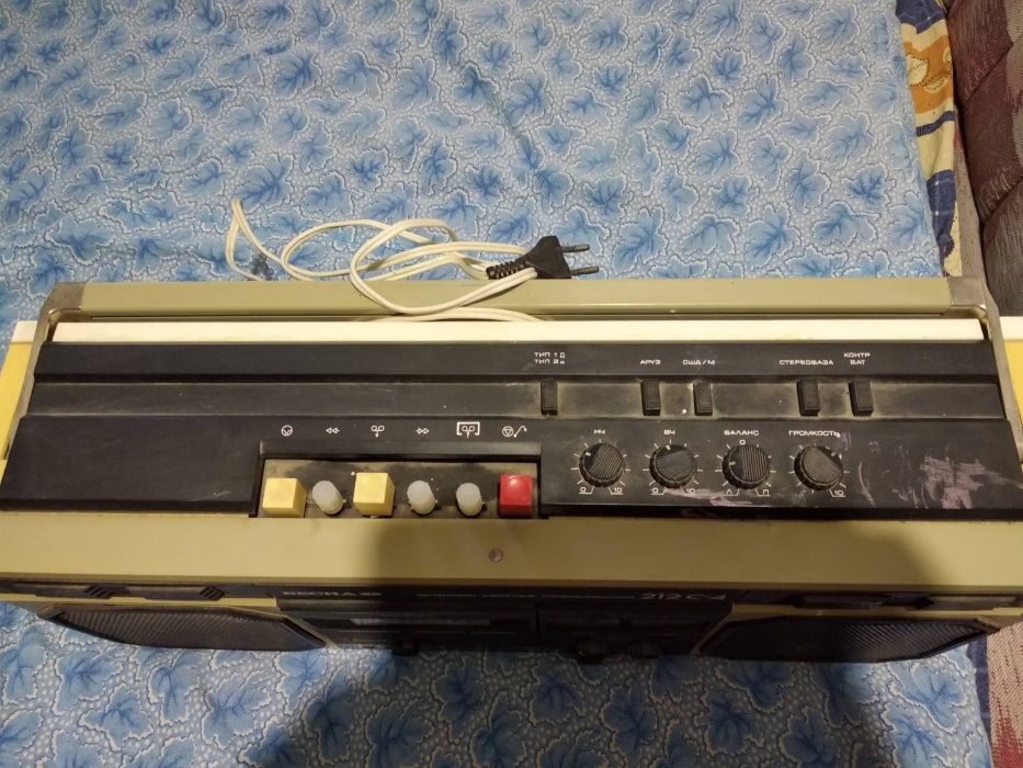 Портативний стереофонічний касетний магнітофон "Весна М-212С-4"