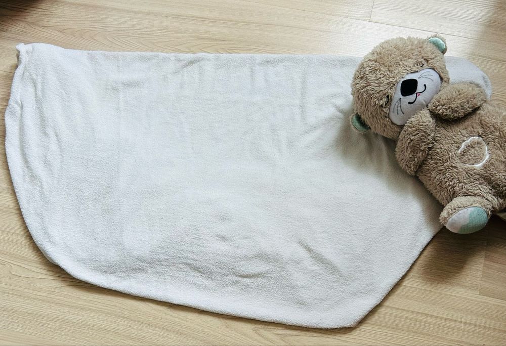 Białe prześcieradło frotte z gumka kołyska gondola łóżeczko