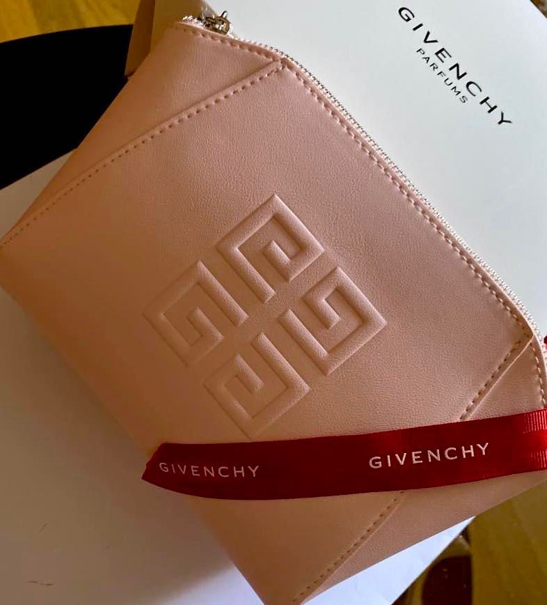 Косметичка клатч cумочка Шанель Givenchy Франция последняя срочно