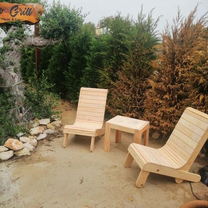 Conjunto de jardim 2 cadeiras e 1 mesa de apoio