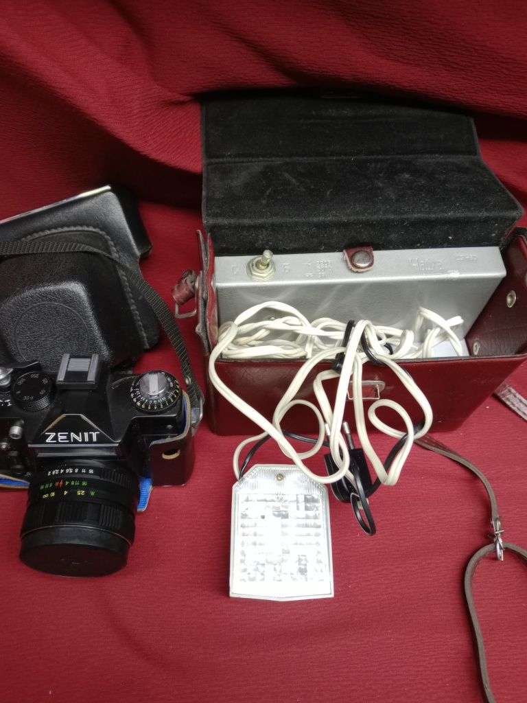 Aparat fotograficzny zenith plus stacja lampa