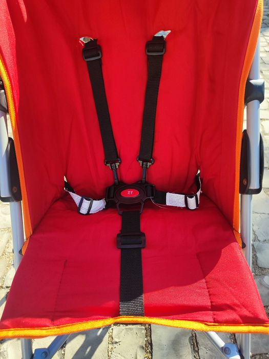 Vendo carrinho de bebé ZY SAFE – leve, prático e em excelente estado!