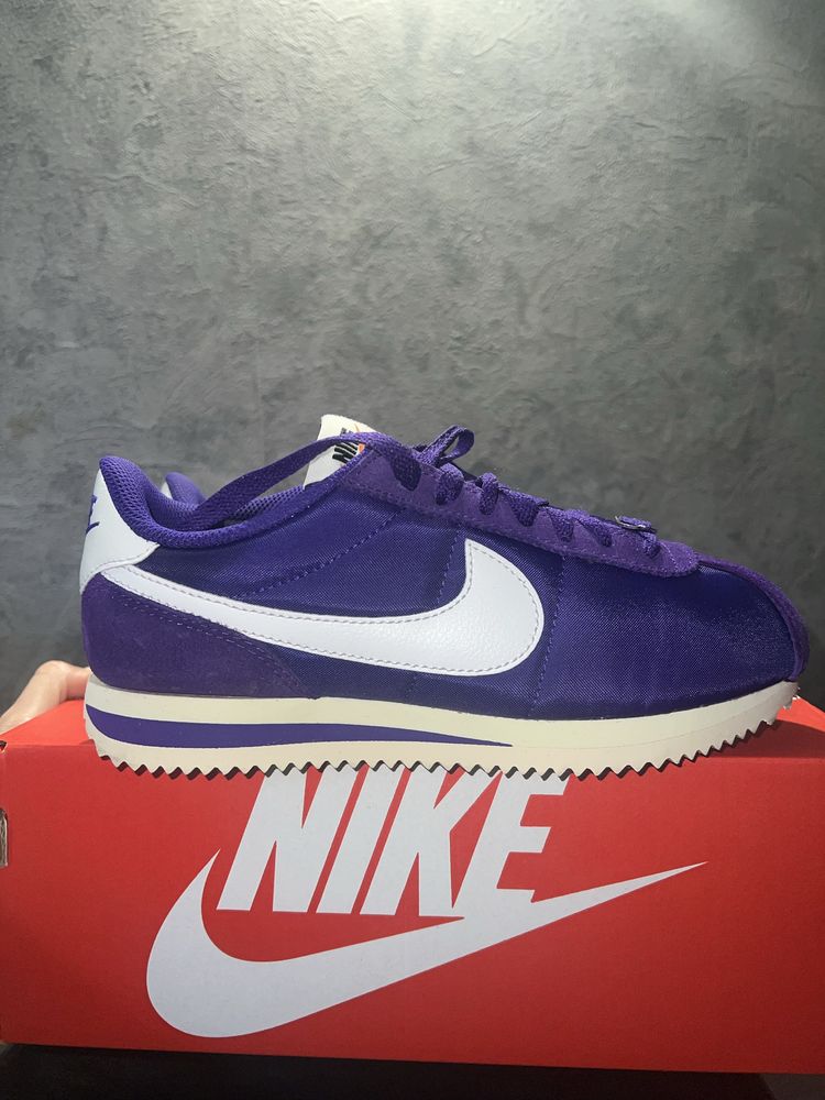 Жіночі кросівки Nike Cortez (DZ2795-500)
