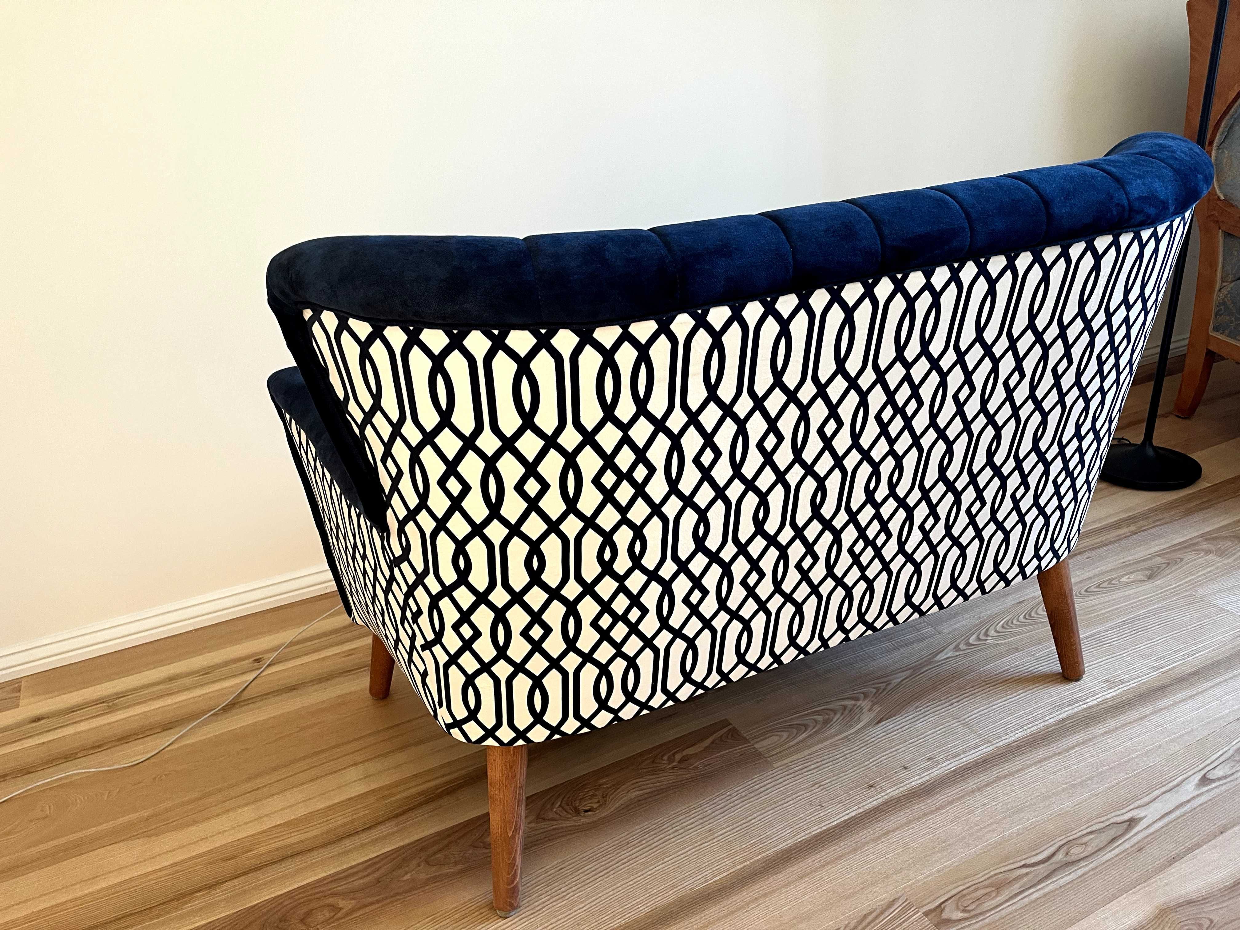 Piękna sofa 2-osobowa