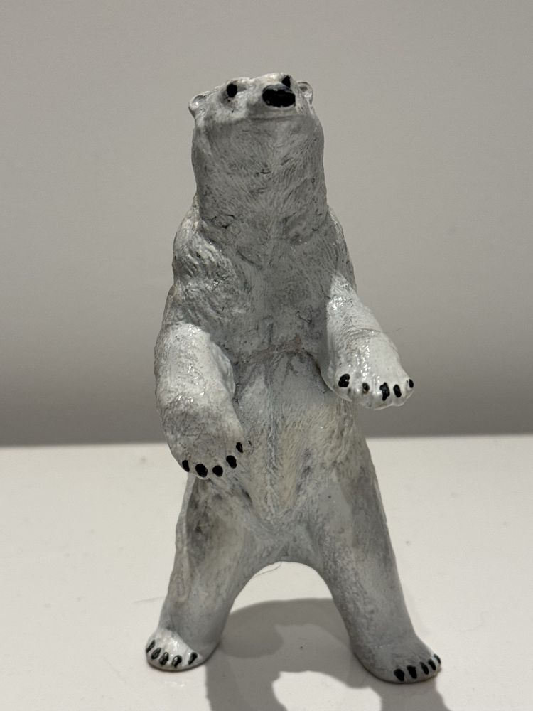 Figurka z brązu Niedźwiedź Polarny