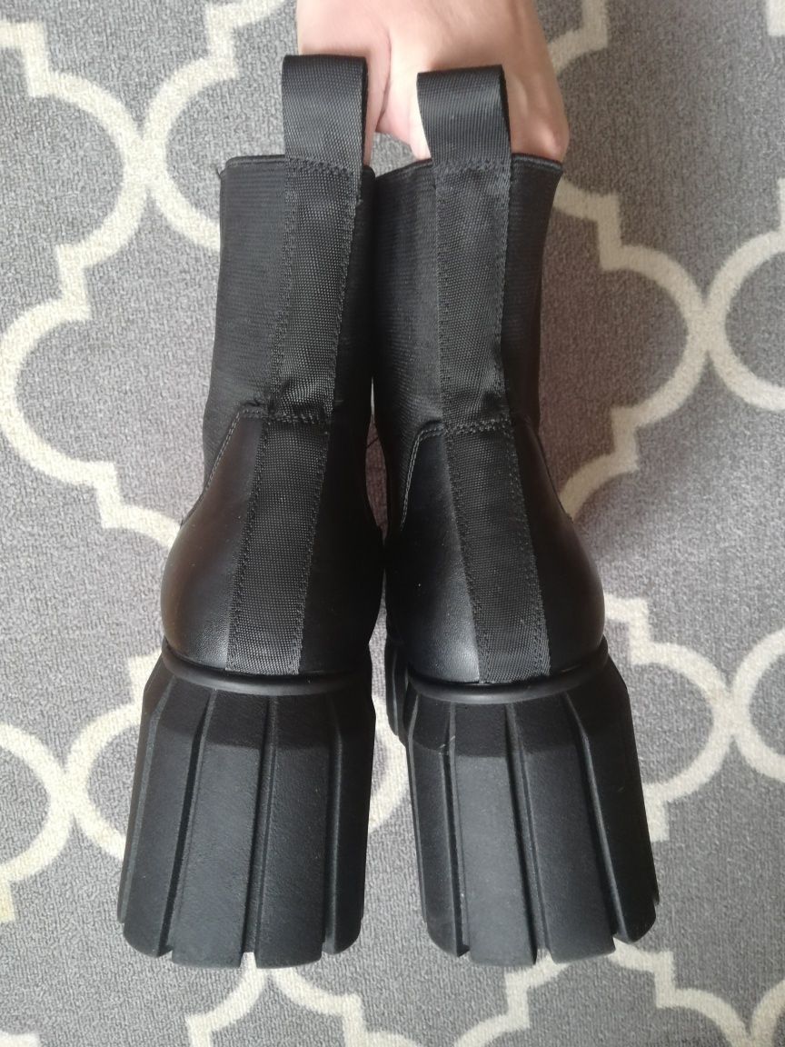 Czarne botki trapery glany Bershka rozmiar 41