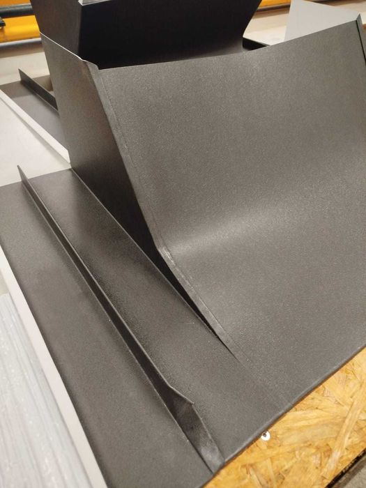 Obróbka komina z blachy