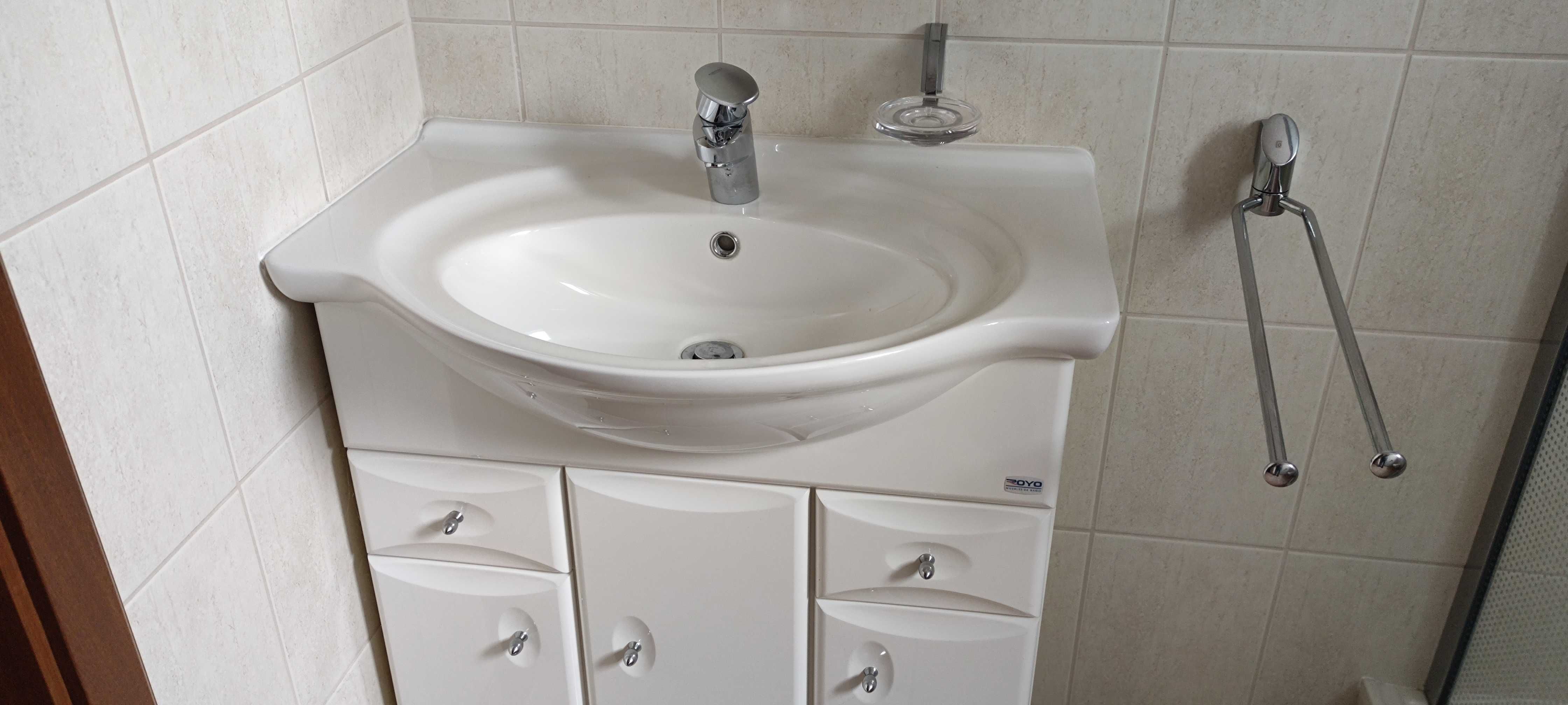 Armatura sanitarna WC, umywalki, kabiny prysznicowe
