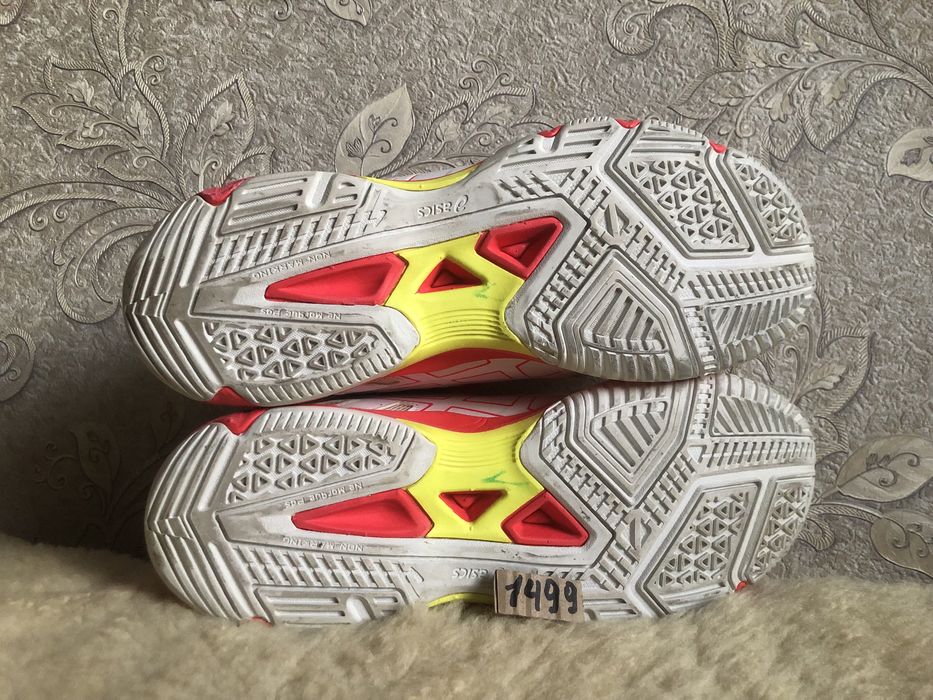 Як нові, Asics Gel Beyond для волейболу тенісу 41,5 41 40,5 40 26 25,5