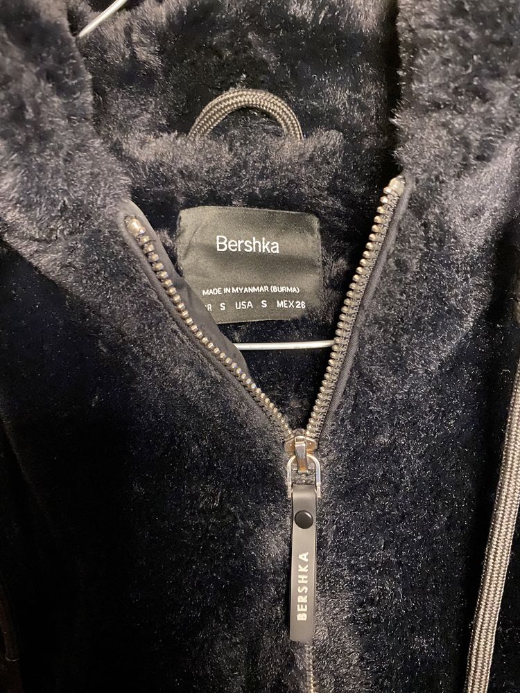 Bershka futerko czarne krótkie S kurtka