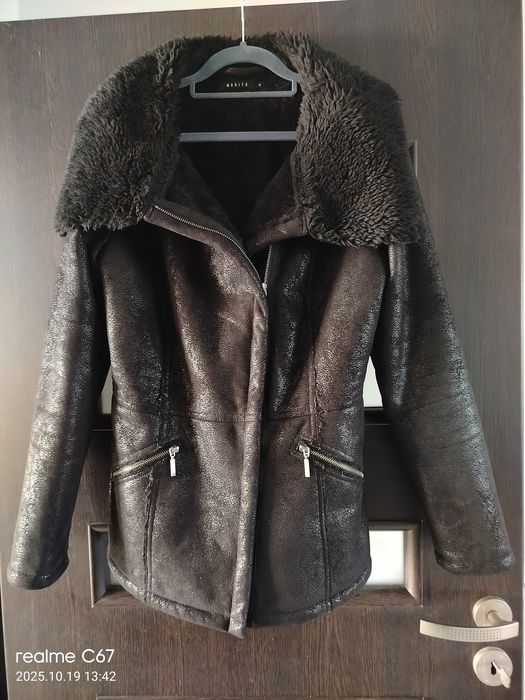 Kożuszek damski czarny Mohito rozmiar 42