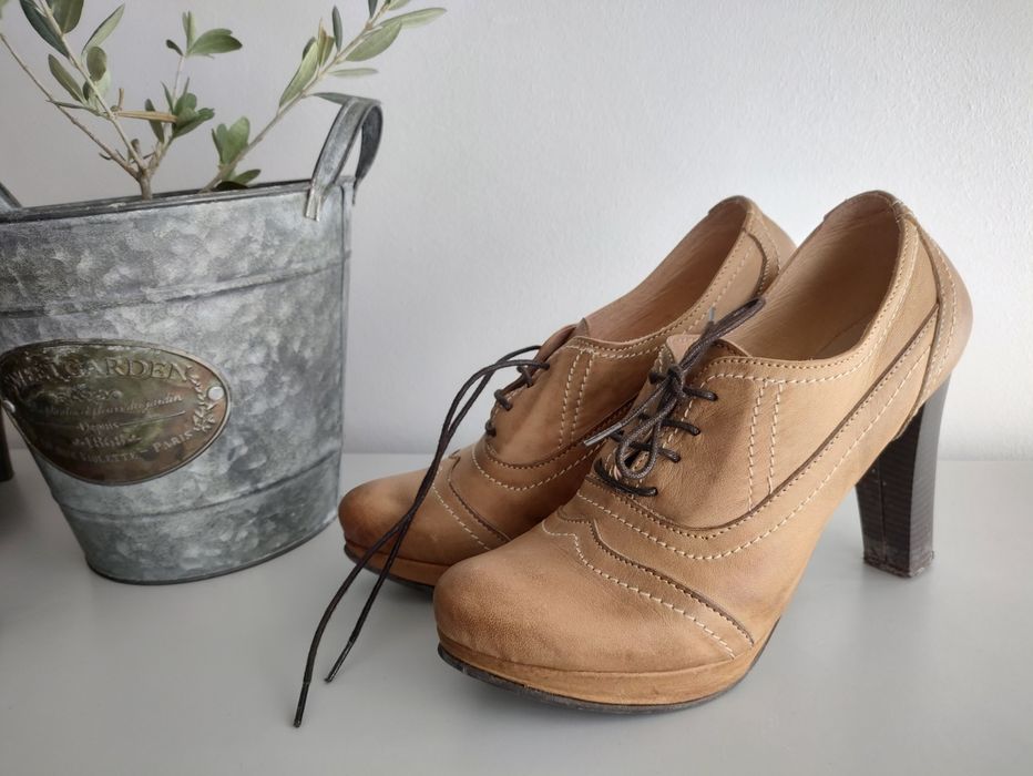 Sapatos em pele como novos