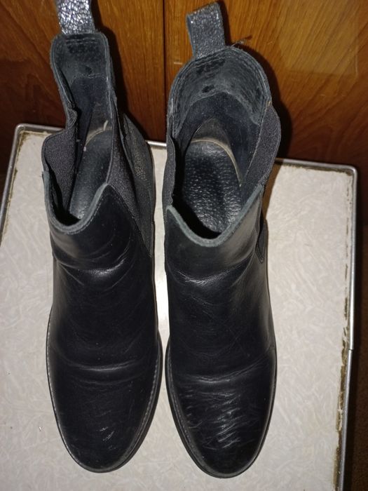 Чёрные ботинки с нюансами