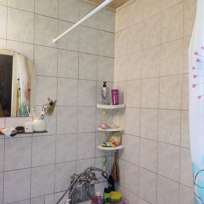 Комната для женщины на Победе-2.  Коммунальные услуги входят в цену