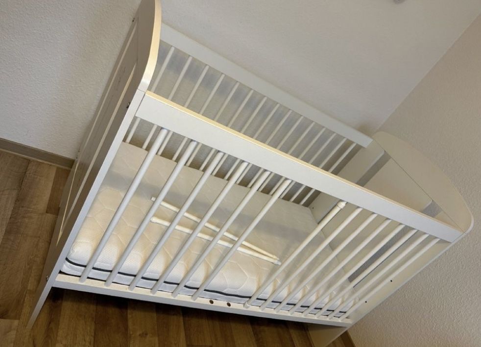 Łóżeczko KLUPŚ z serii Żyrafka 120/60 z materacem