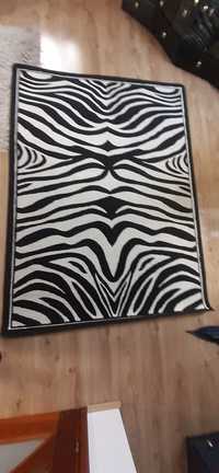 Dywan Zebra stan b.dobry wymiary 160x220cm