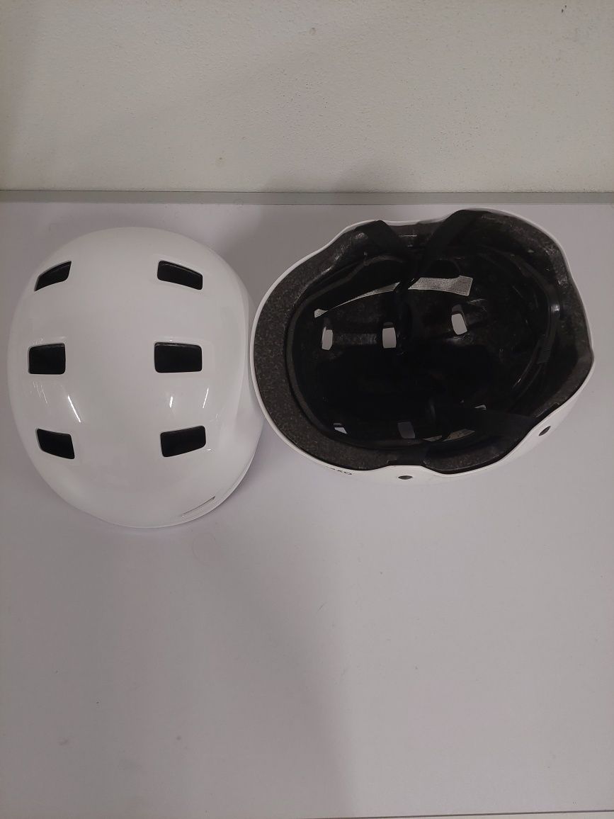 2 capacetes de Skate