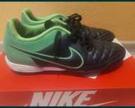 Buty halówki  Nike  r 41