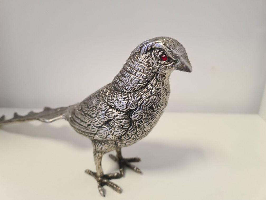 Pavão e faisão em metal