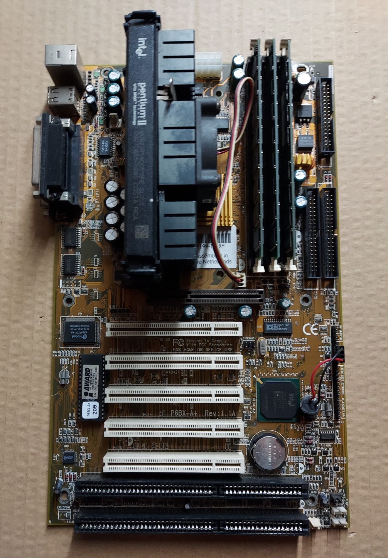 Motherboards Slot 1 e Socket 478 a trabalhar