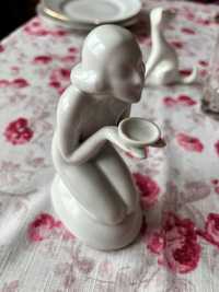 Figurka "Klęcząca kobieta" porcelana Bogucice