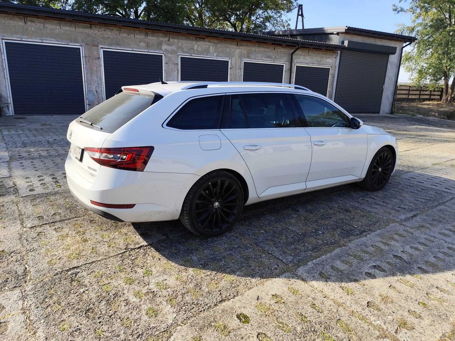 Skoda Superb 4x4 L&K DSG Panorama Pakiet Czerń Full Wersja
