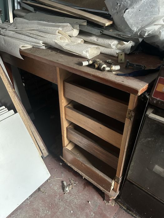 Віддам шкавчик,стол