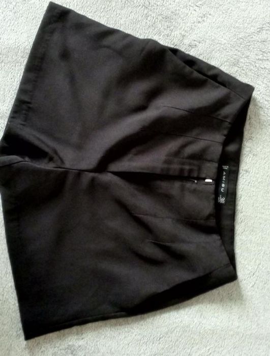 Шорти жіночі''AMISU'' чорні, тканина , м'яка брючна з карманами,