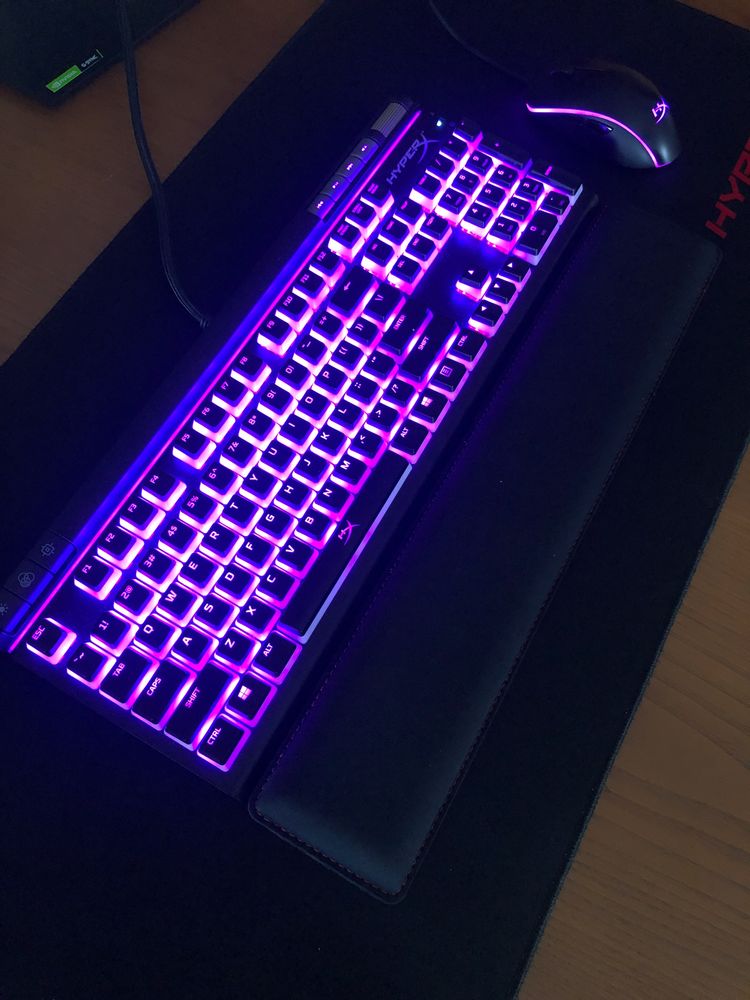 Conjunto HyperX Teclado + Rato + Tapete + Apoio