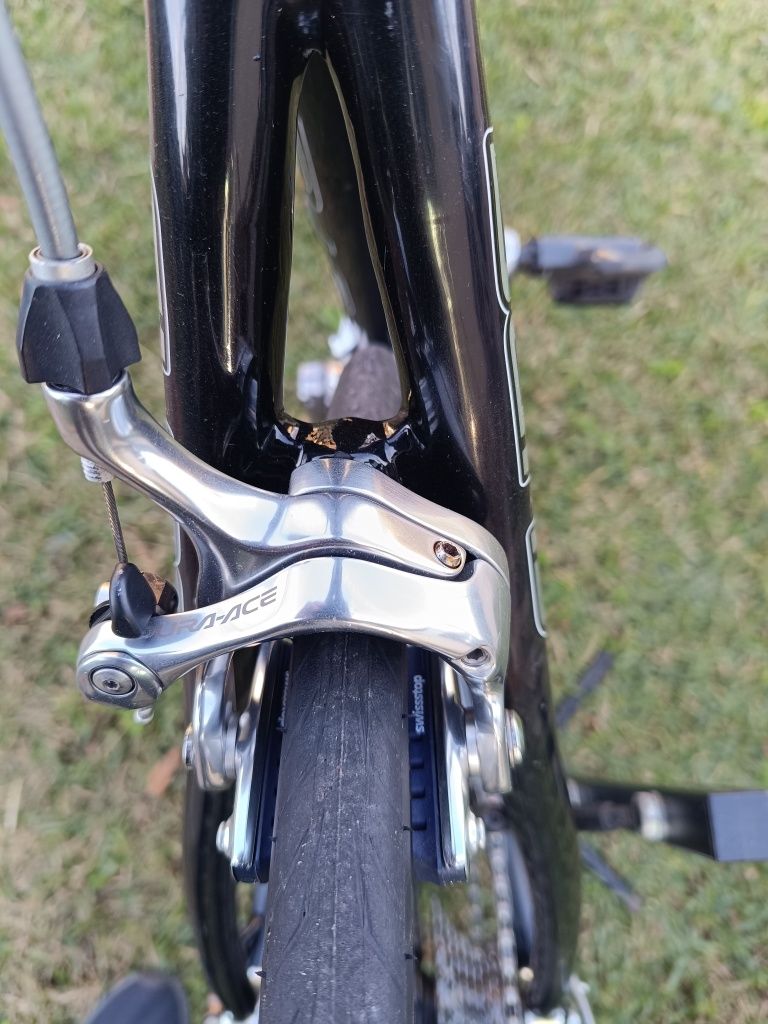 Bicicleta carbono top  + rolo de treino + rodas